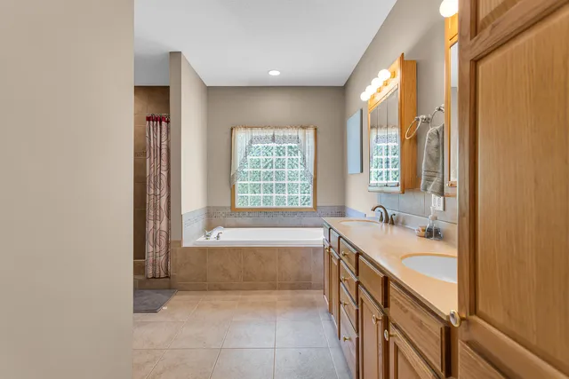 $474,900 | 2128 Scenic Hills Drive, Jackson, MI 49201