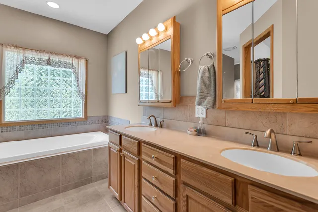 $474,900 | 2128 Scenic Hills Drive, Jackson, MI 49201