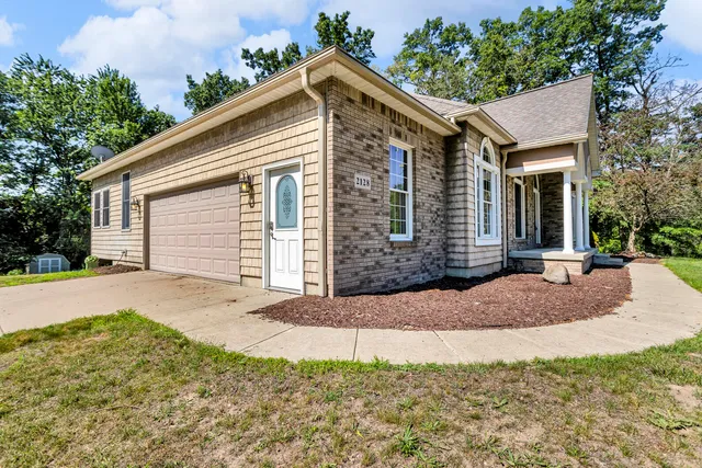 $474,900 | 2128 Scenic Hills Drive, Jackson, MI 49201