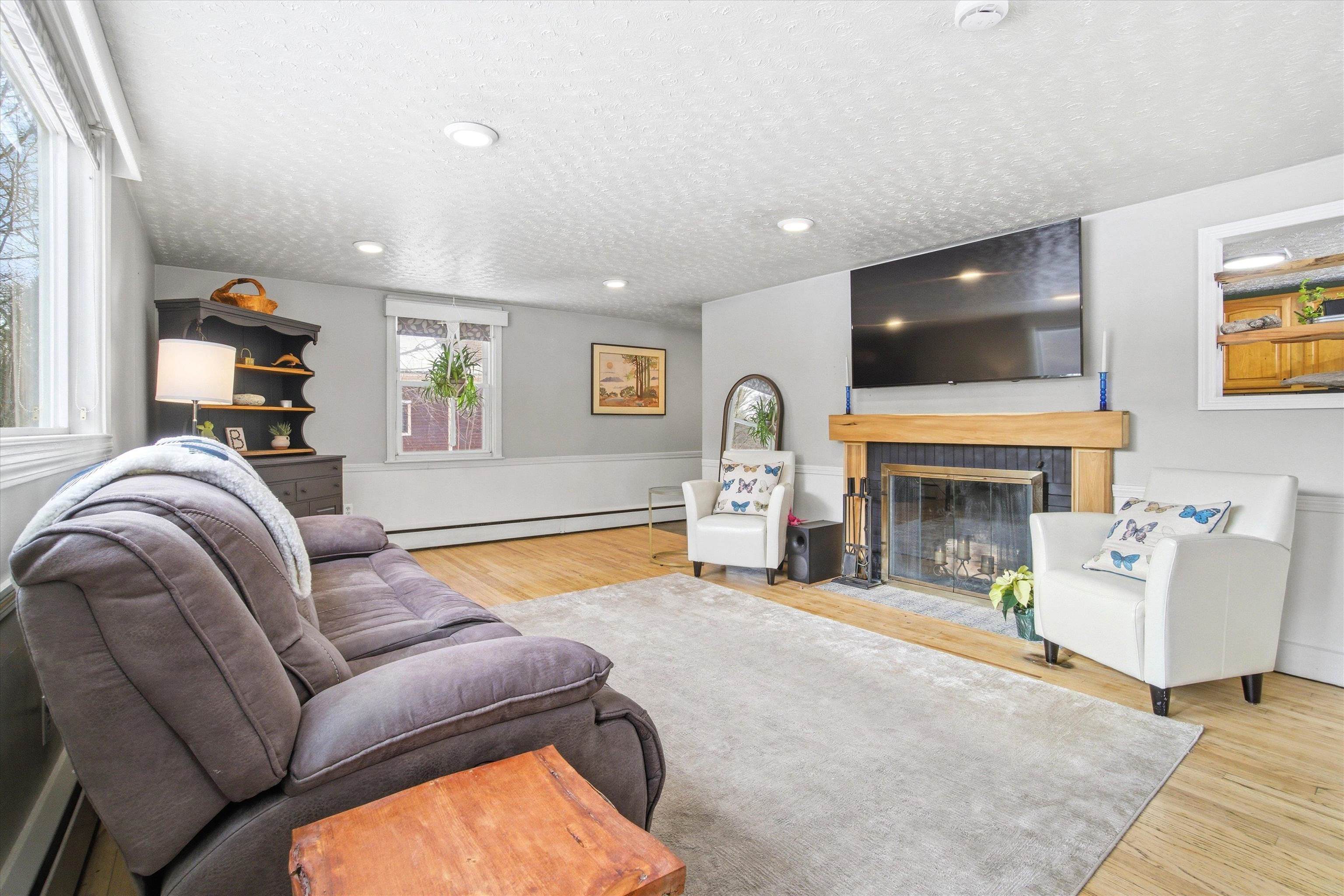 22 South Mast Street Goffstown, NH 03045 - Photo 19 of 54