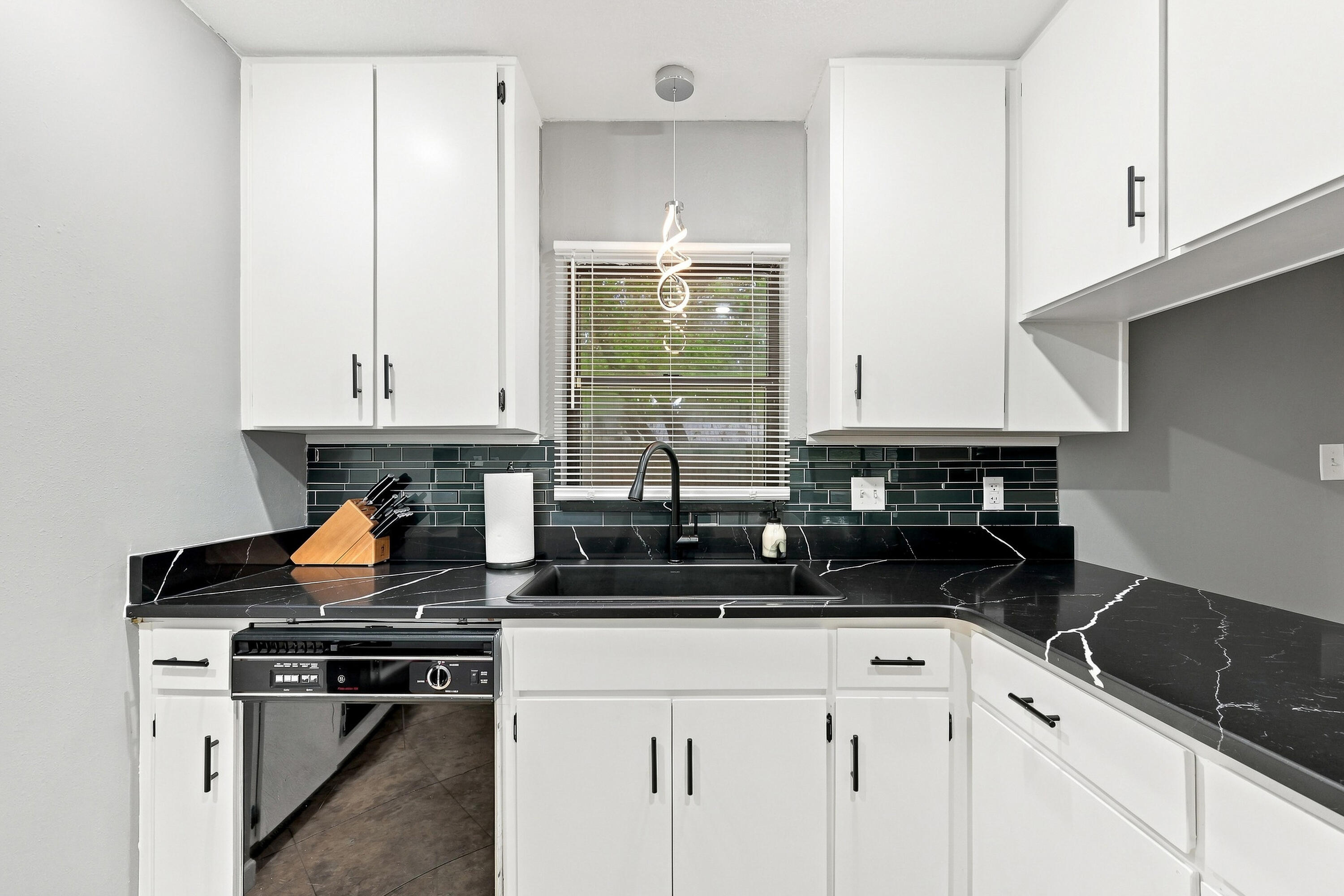 53 Jr Drive Shalimar, FL 32579 - Photo 14 of 29 Kitchen