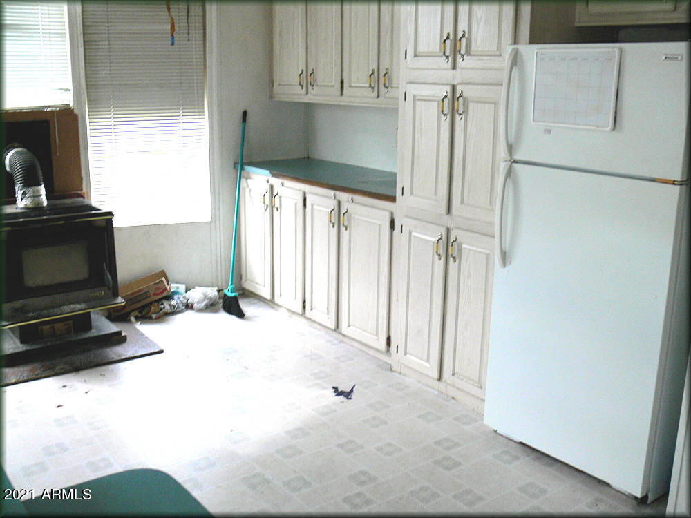 4749 Sawmill Road Clay Springs, AZ 85923 - Photo 12 of 14 Kitchen 2