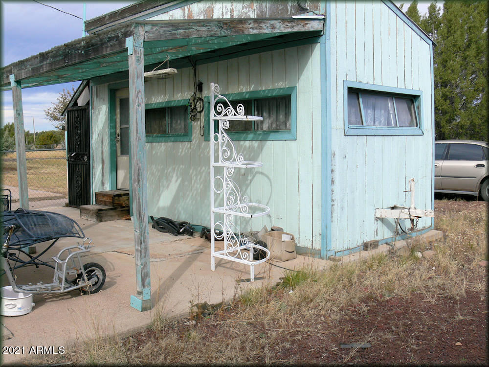 4749 Sawmill Road Clay Springs, AZ 85923 - Photo 3 of 14 Guest Trailer