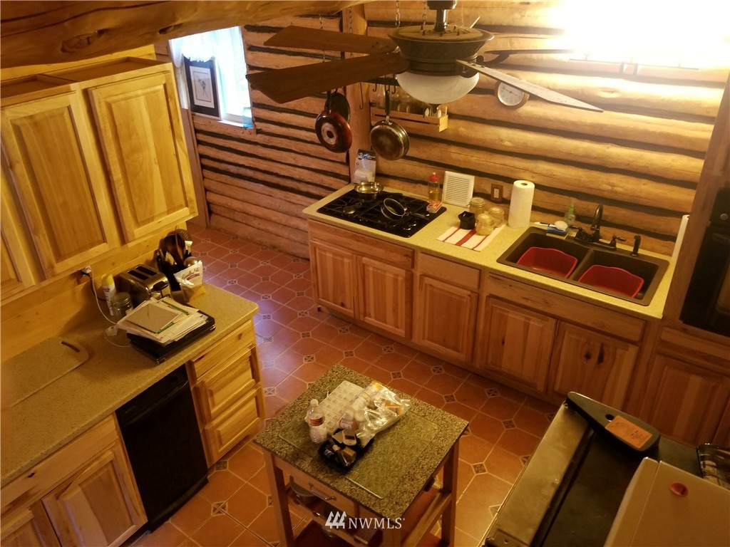 14 Old Blacks Beach Road Republic, WA 99166 - Photo 2 of 23