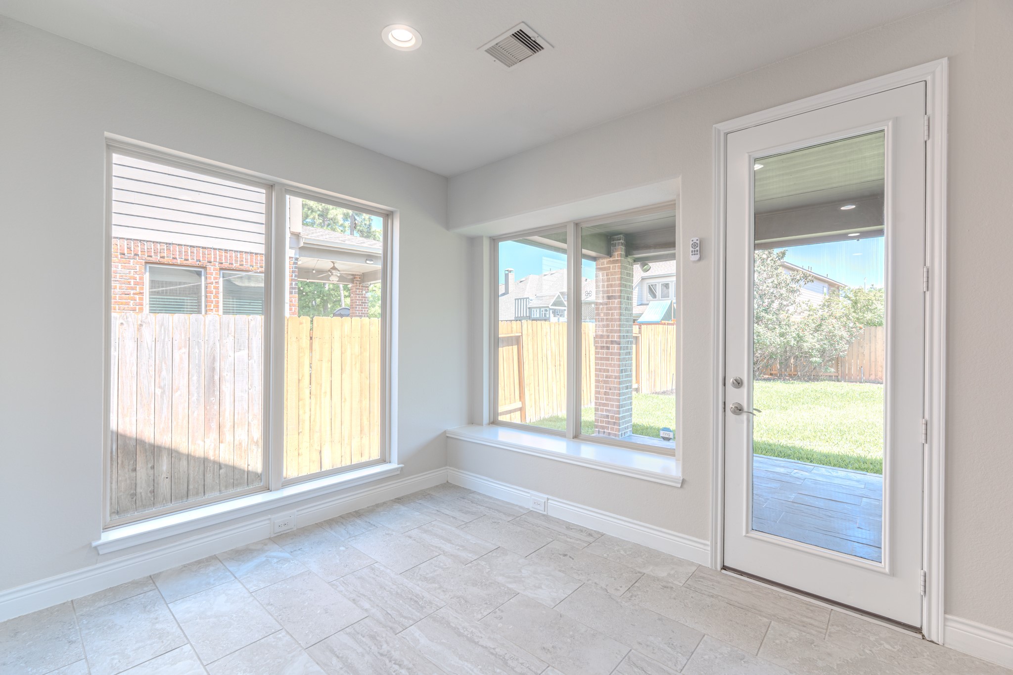 27918 Madison Bend Drive Spring, TX 77386 - Photo 21 of 50 a view of an empty room and window