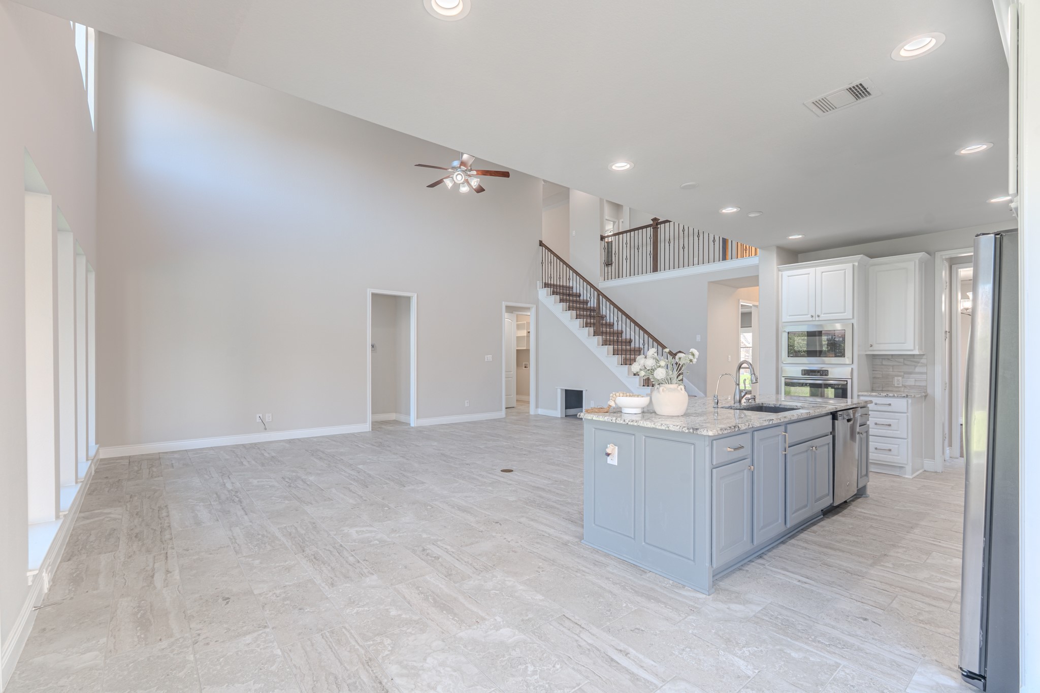 27918 Madison Bend Drive Spring, TX 77386 - Photo 22 of 50 a view of entryway and kitchen