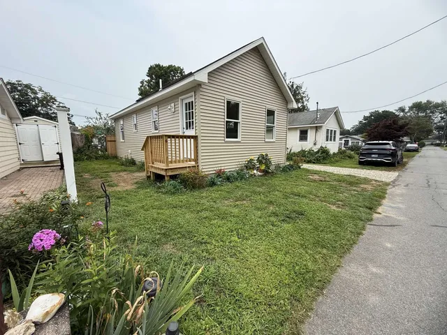 a view of a house with a back yard
