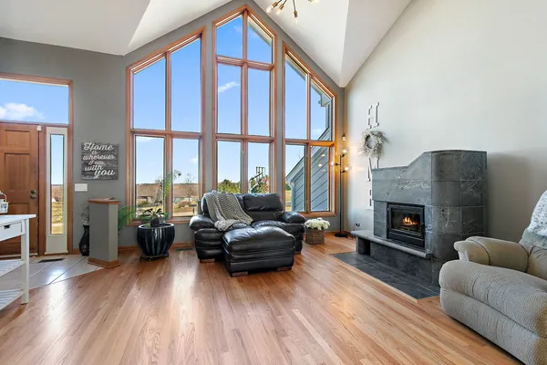 45W169 Hillview Lane, Hampshire, IL 60140