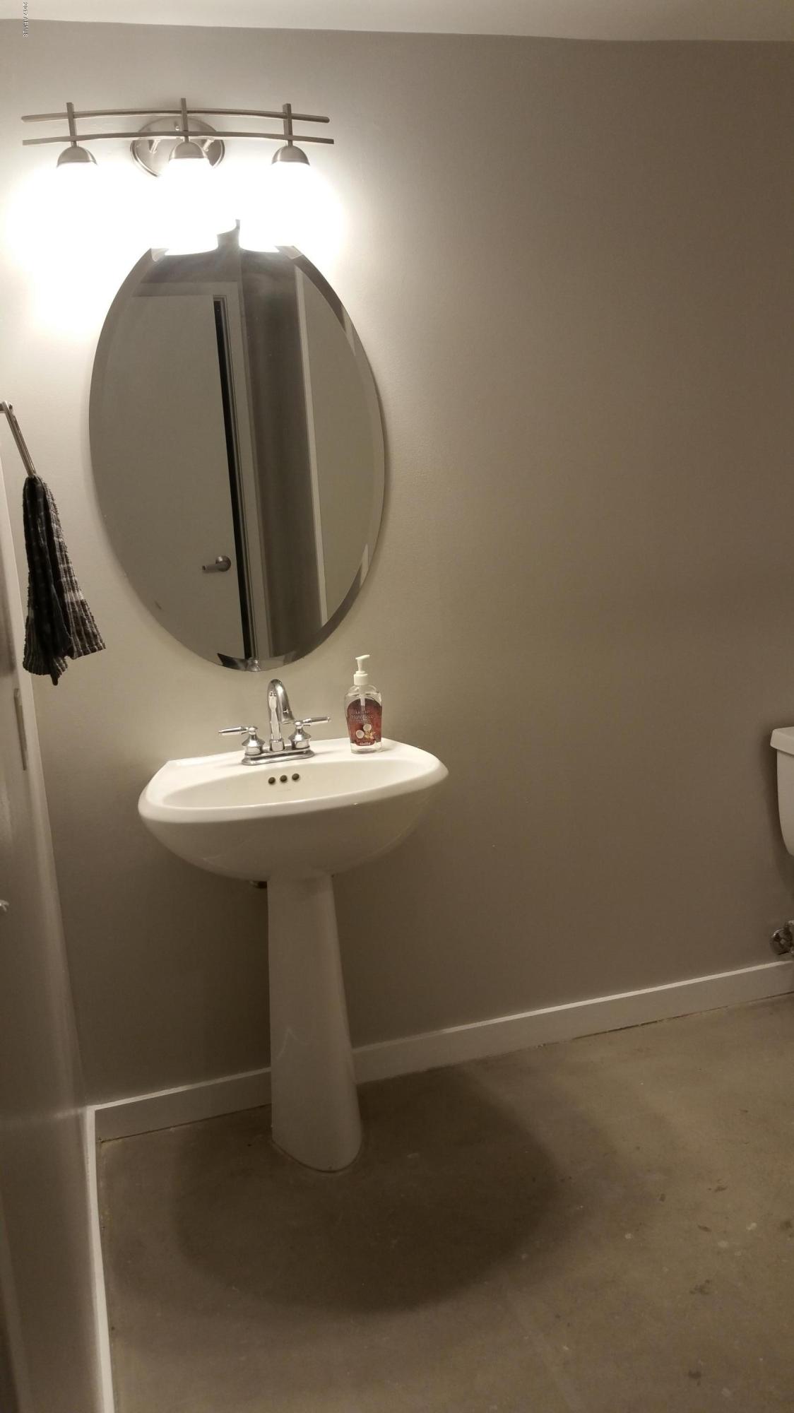 914 East Osborn Road, Unit 214 Phoenix, AZ 85014 - Photo 11 of 14 Bath1