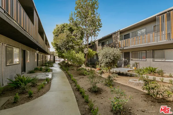 $2,345 | 4136 Grand View Boulevard, Unit 13, Los Angeles, CA 90066