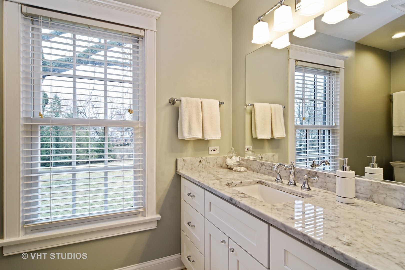 1629 Appleby Road Inverness, IL 60067 - Photo 11 of 29