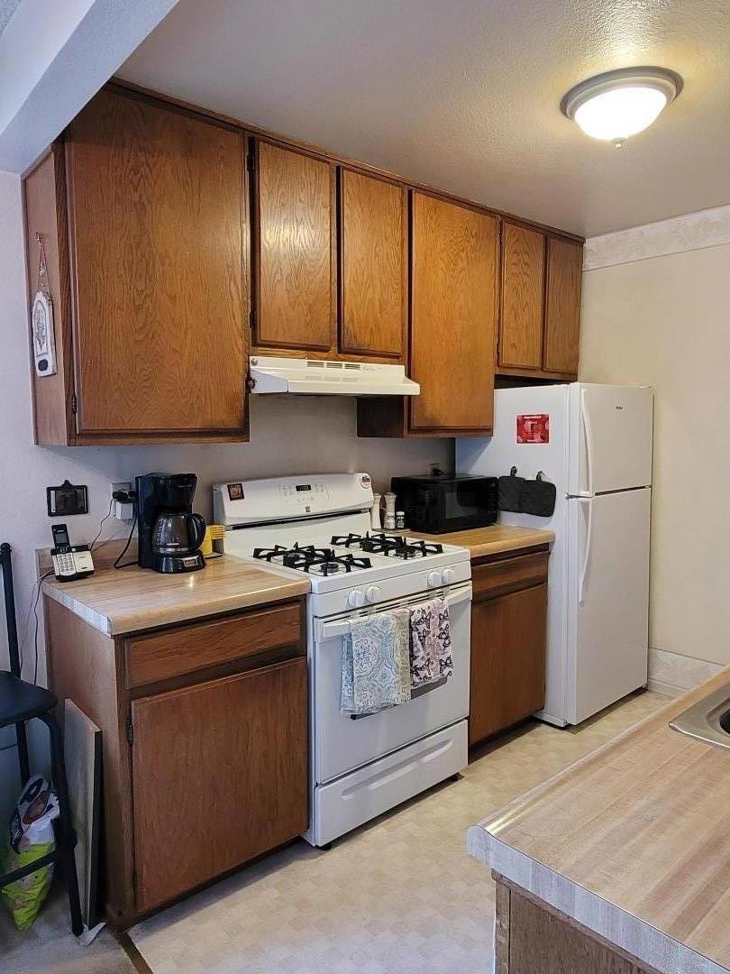 947 Ridgeview Court, Unit C South San Francisco, CA 94080 - Photo 11 of 26 a kitchen with a stove a refrigerator and a sink