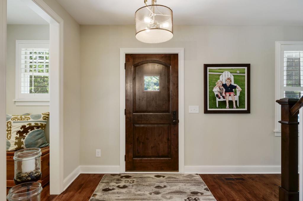 112 Oakwood Road Hopkins, MN 55343 - Photo 2 of 28
