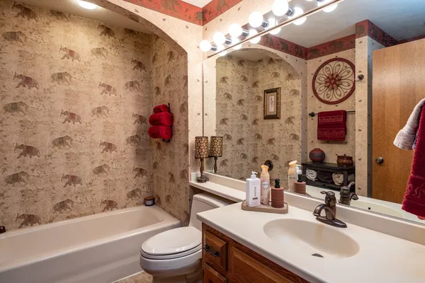 $359,900 | 8 Fiesta Court, Unit E, Appleton, WI 54911