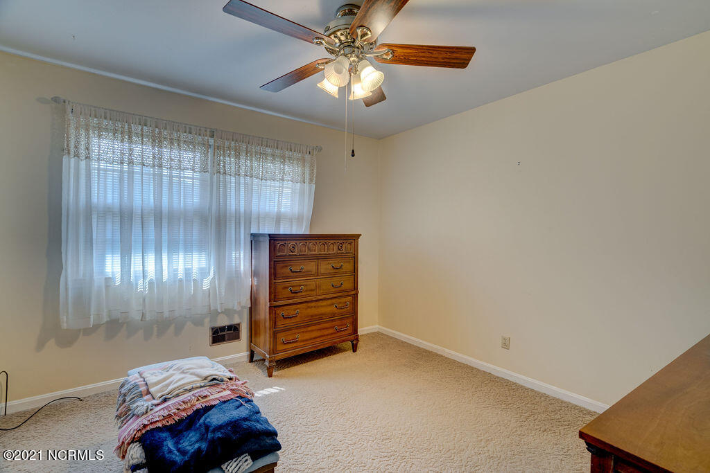 116 Lansdowne Road Wilmington, NC 28409 - Photo 9 of 16 116LansdowneEdit-15