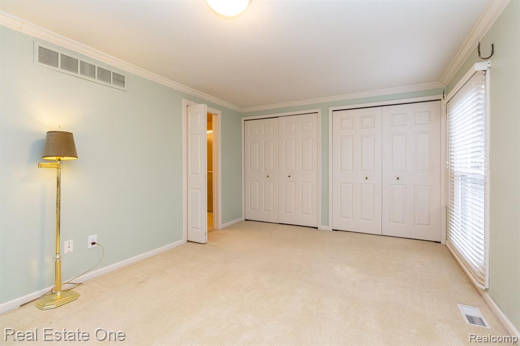 1439 Lantern Lane Rochester Hills, MI 48306 - Photo 18 of 39
