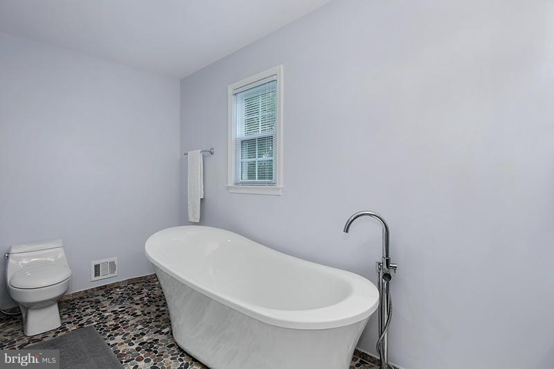2475 Freetown Drive Reston, VA 20191 - Photo 24 of 29 Bath