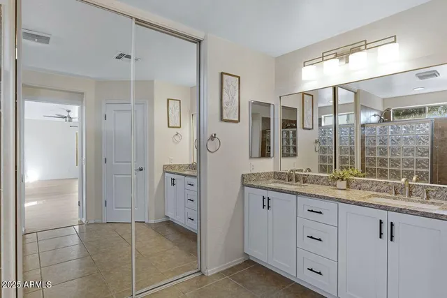 a view of an empty room with a empty shelves