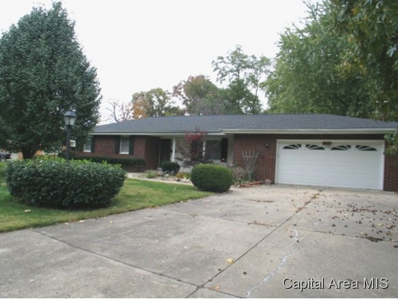 277 Circle Drive Springfield, IL 62703 - Photo 1 of 12