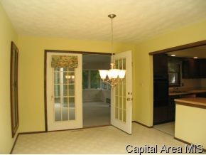 277 Circle Drive Springfield, IL 62703 - Photo 2 of 12