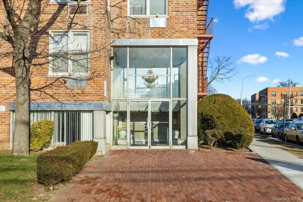 $570,000 | 34-25 150th Place, Unit 6E | Murray Hill - Flushing