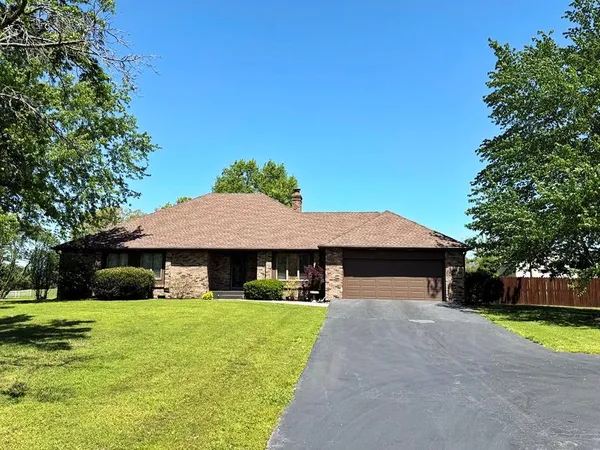 $377,500 | 1355 East Hwy EE, El Dorado Springs, MO 64744