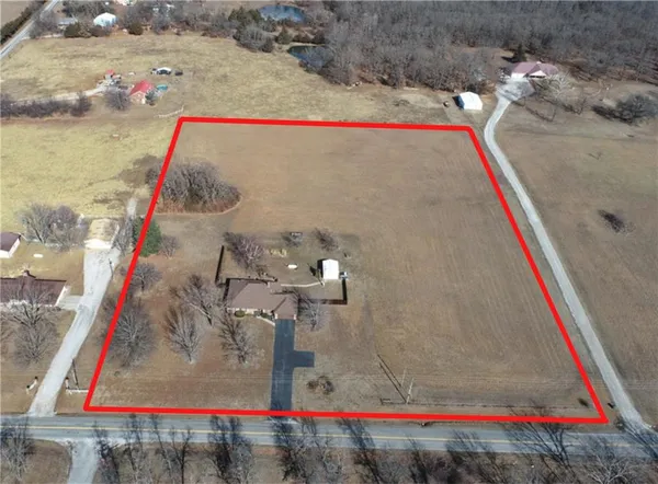 $385,000 | 1355 East Hwy EE, El Dorado Springs, MO 64744