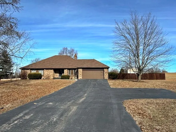 $385,000 | 1355 East Hwy EE, El Dorado Springs, MO 64744