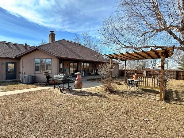 $385,000 | 1355 East Hwy EE, El Dorado Springs, MO 64744