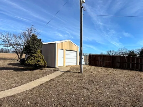 $385,000 | 1355 East Hwy EE, El Dorado Springs, MO 64744