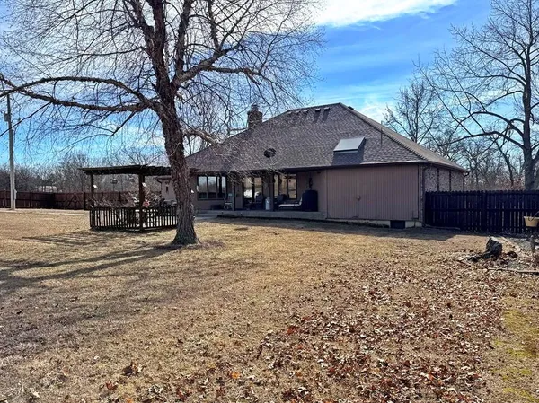 $385,000 | 1355 East Hwy EE, El Dorado Springs, MO 64744