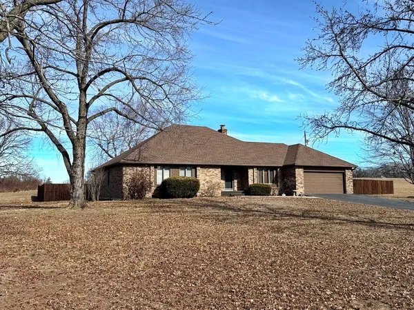 $385,000 | 1355 East Hwy EE, El Dorado Springs, MO 64744