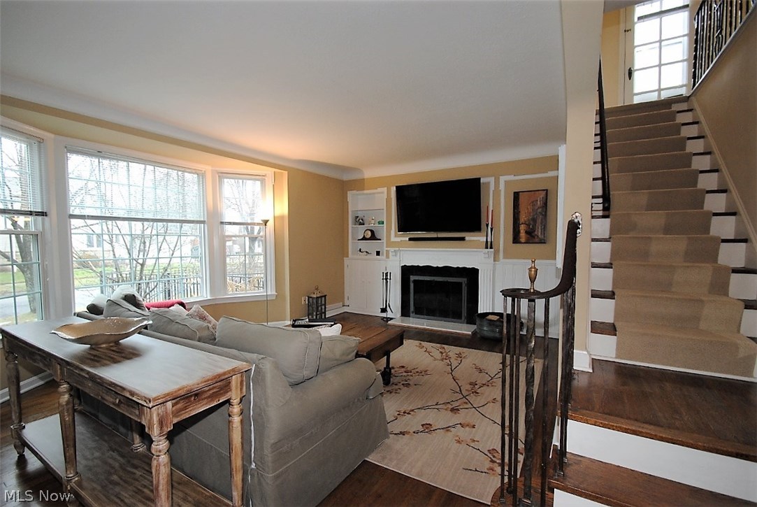 2247 Fenwick Road Cleveland, OH 44118 - Photo 3 of 31 Gallery Image 3