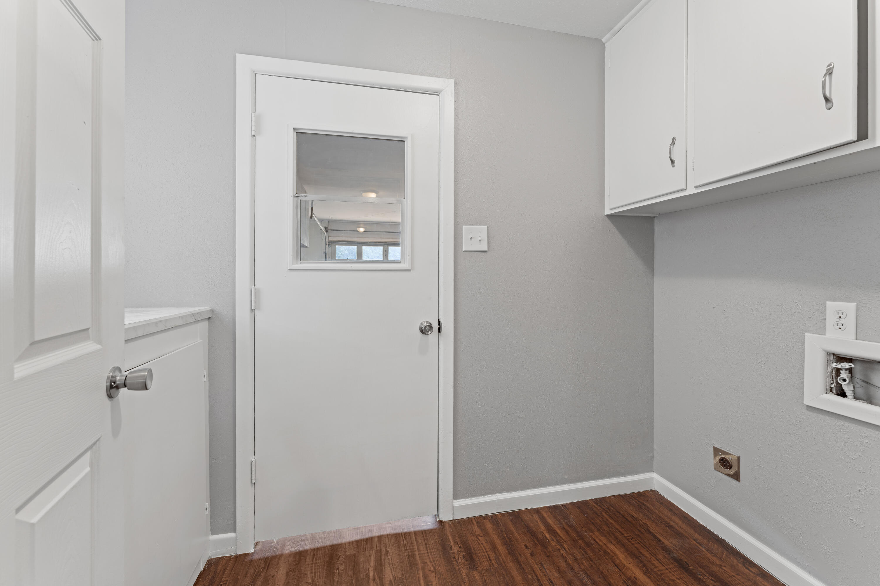 4609 31st Street Lubbock, TX 79410 - Photo 17 of 21 a view of an empty room with closet and mirror