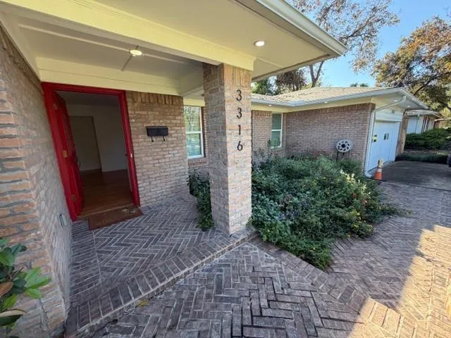 a view of a pathway of the house