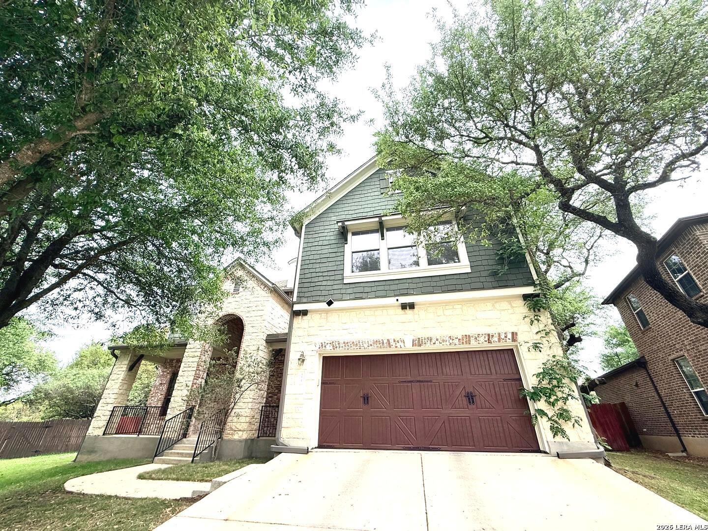 a view of entryway front of house