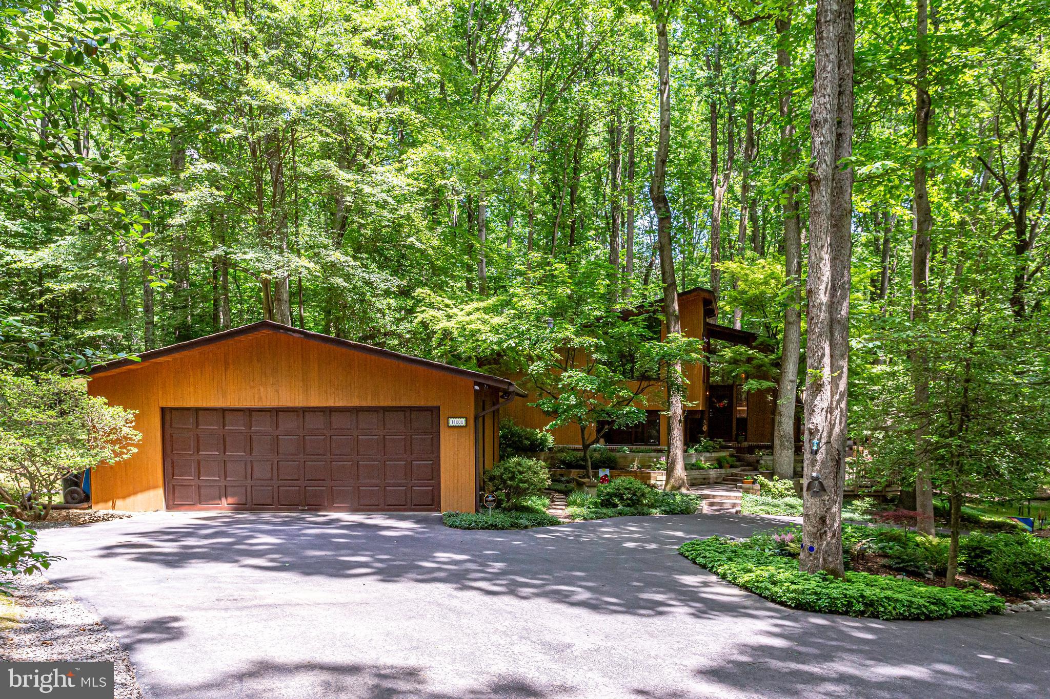 11606 Foxclove Road Reston, VA 20191 - Photo 7 of 80 Oversized Detached Garage Perfect fora Hobbiest
