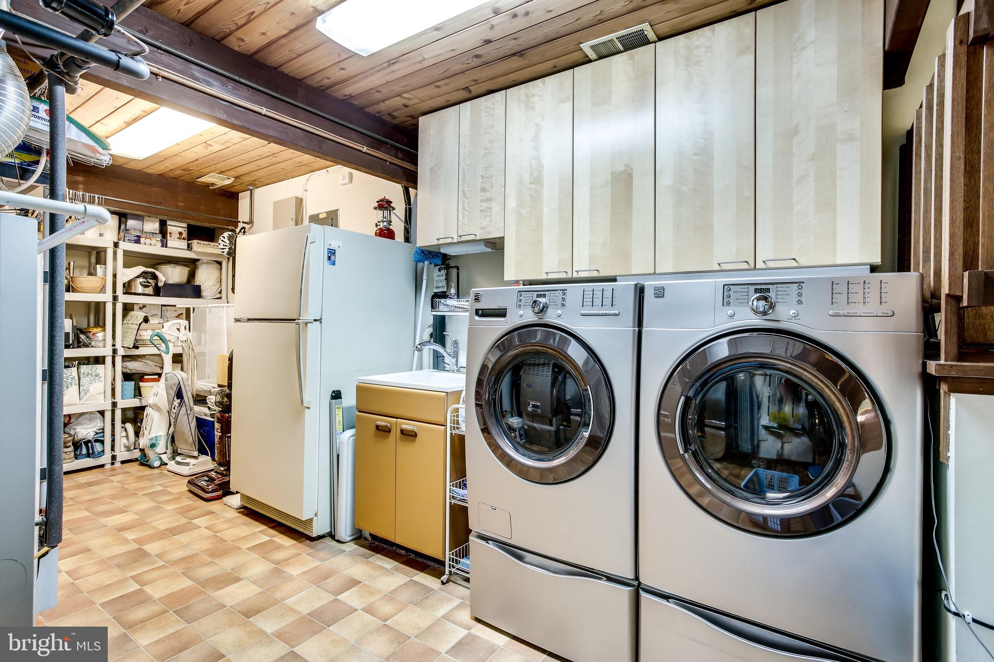 11606 Foxclove Road Reston, VA 20191 - Photo 74 of 80 Mudroom/Laundry Room with Outside Access.