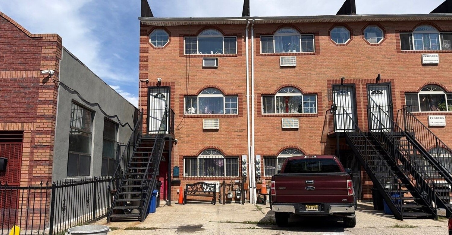 2819 Albemarle Road Brooklyn, NY 11226 - Photo 3 of 6 Gallery Image 3