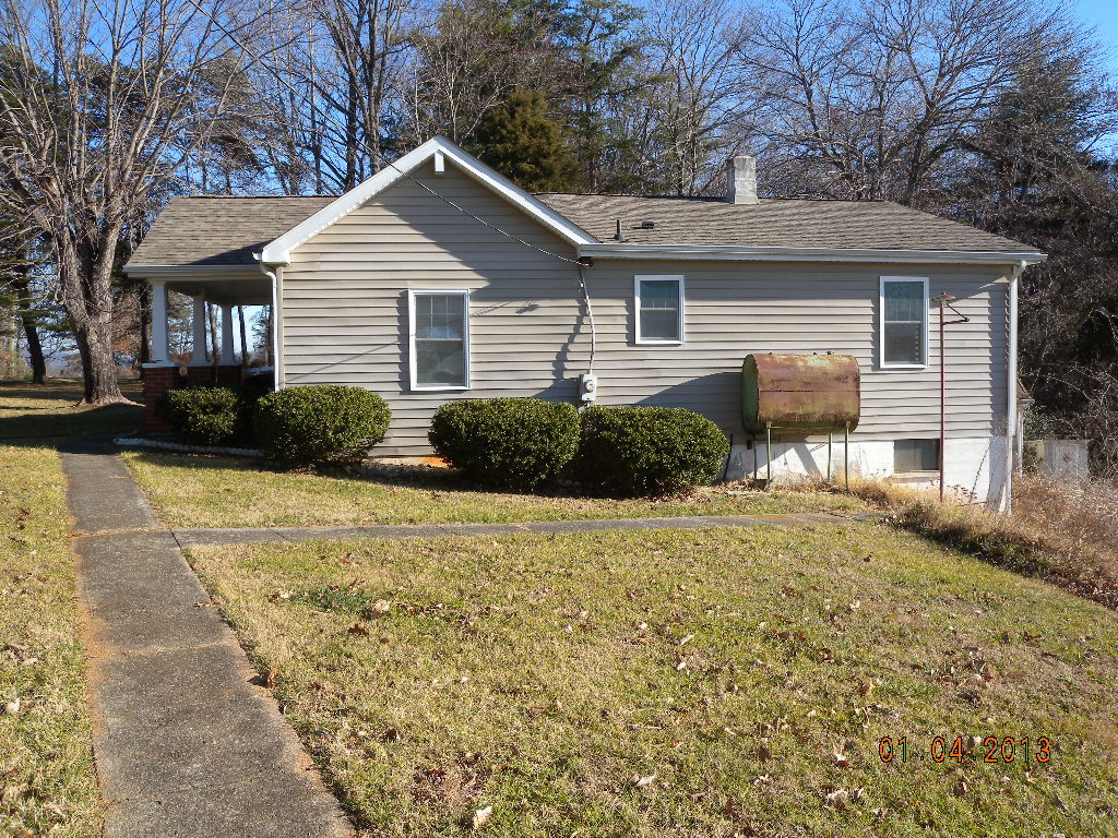 2512 Retreat Road Boones Mill, VA 24065 - Photo 3 of 6 001