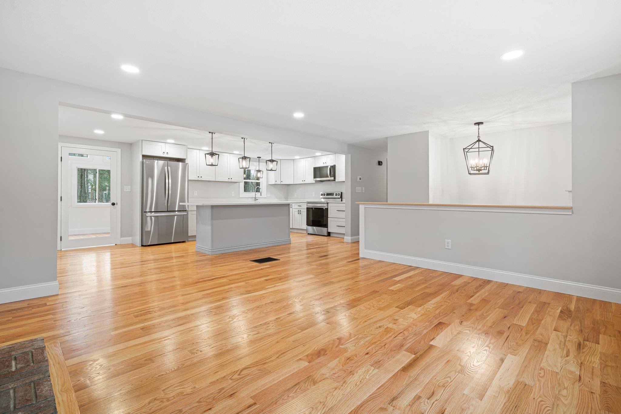 110 Londonderry Road Windham, NH 03087 - Photo 3 of 18