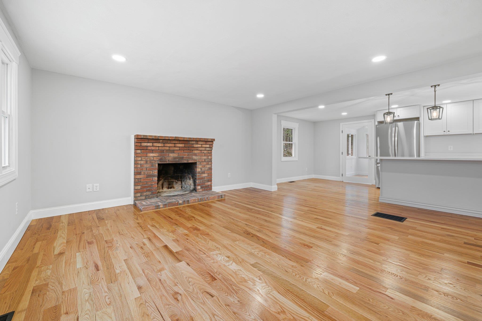 110 Londonderry Road Windham, NH 03087 - Photo 4 of 18