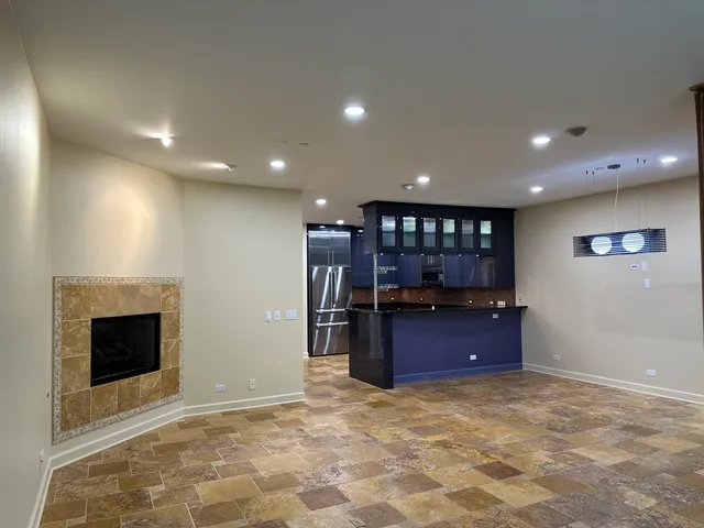 $3,900 | 1921 Lynn Circle, Libertyville, IL 60048