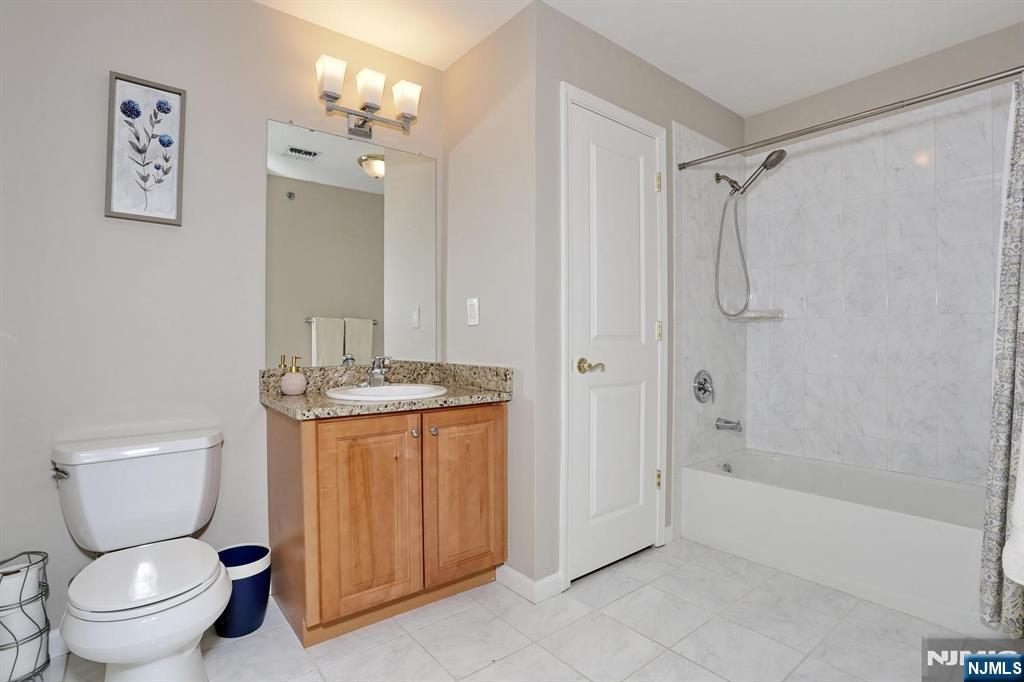 175 Rochelle Avenue, Unit 321 Rochelle Park, NJ 07662 - Photo 34 of 50