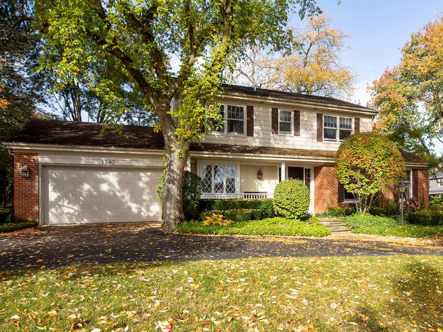 a front view of house with yard