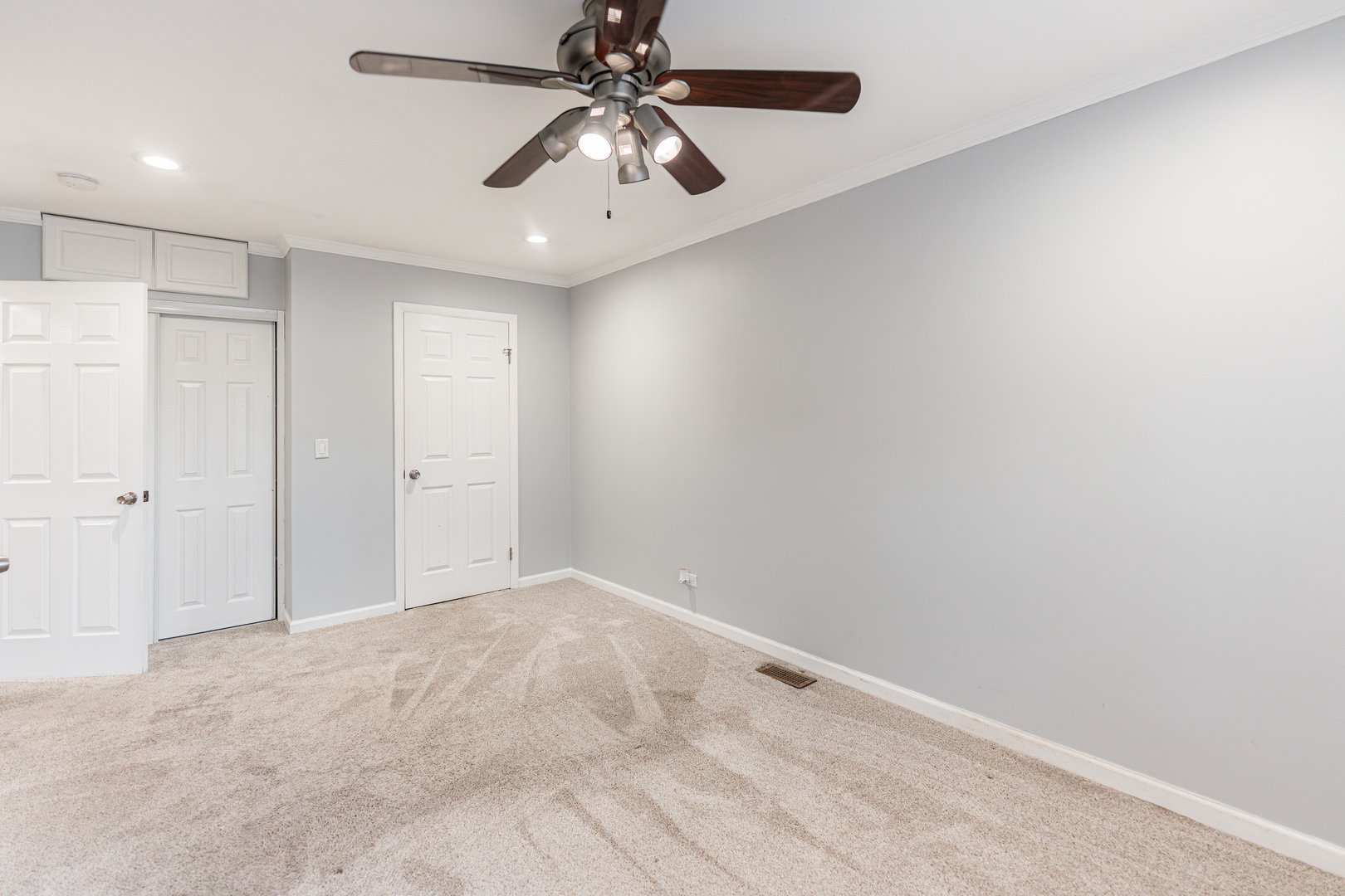 327 Georgetown Court, Unit B Bloomingdale, IL 60108 - Photo 12 of 25 an empty room with a chandelier fan and closet