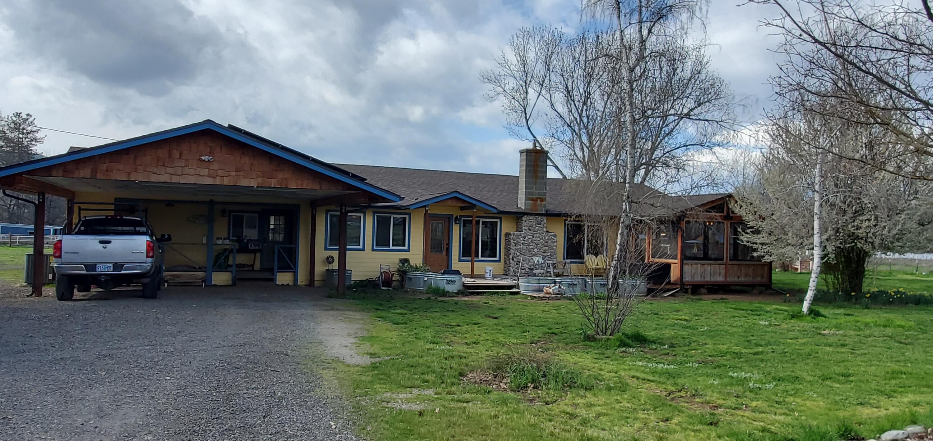 4221 Sams Valley Road Gold Hill, OR 97525 - Photo 1 of 31 main
