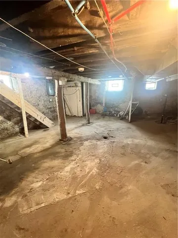 a view of a big room with garage