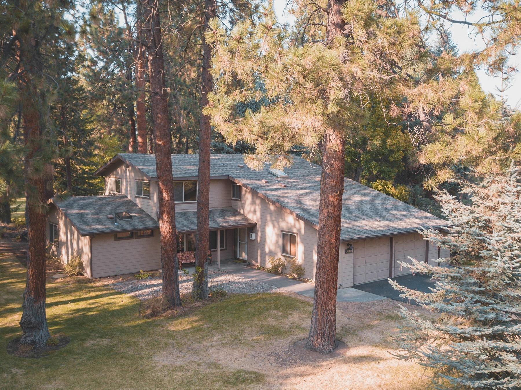 20380 Strawline Road Bend, OR 97702 - Photo 2 of 30 02