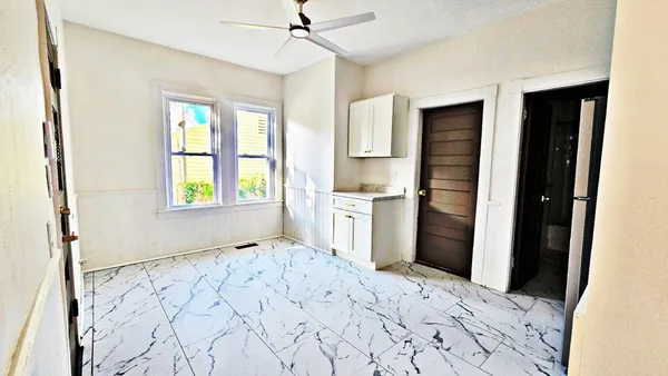 $1,950 | 181 Foster Street, Unit 1, Fall River, MA 02721